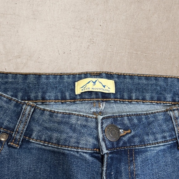 Blue bootcut Leg Jeans with Classic Stitching - Picture 3 of 4